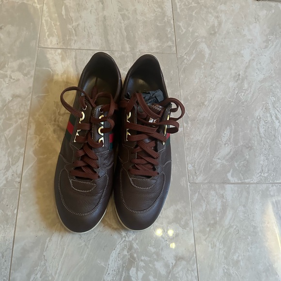 Brown Gucci shoes - Picture 4 of 6